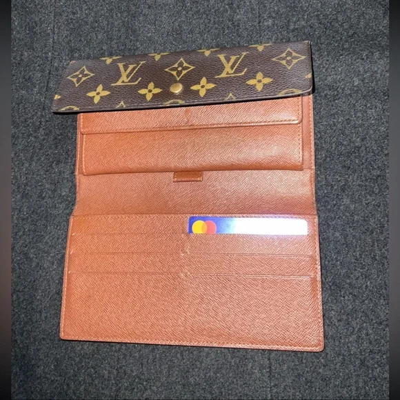 ✅AUTHENTIC TRIFOLD INTERNATIONAL WALLET LOUIS VUITTON - Picture 6 of 13